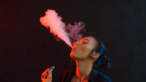 Flavia Radovic: «Los dispositivos electrónicos no resuelven la adicción al tabaco, la agravan»
