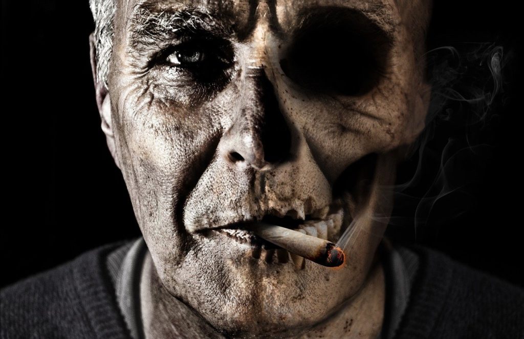 COVID-19 afecta con más letalidad a los fumadores